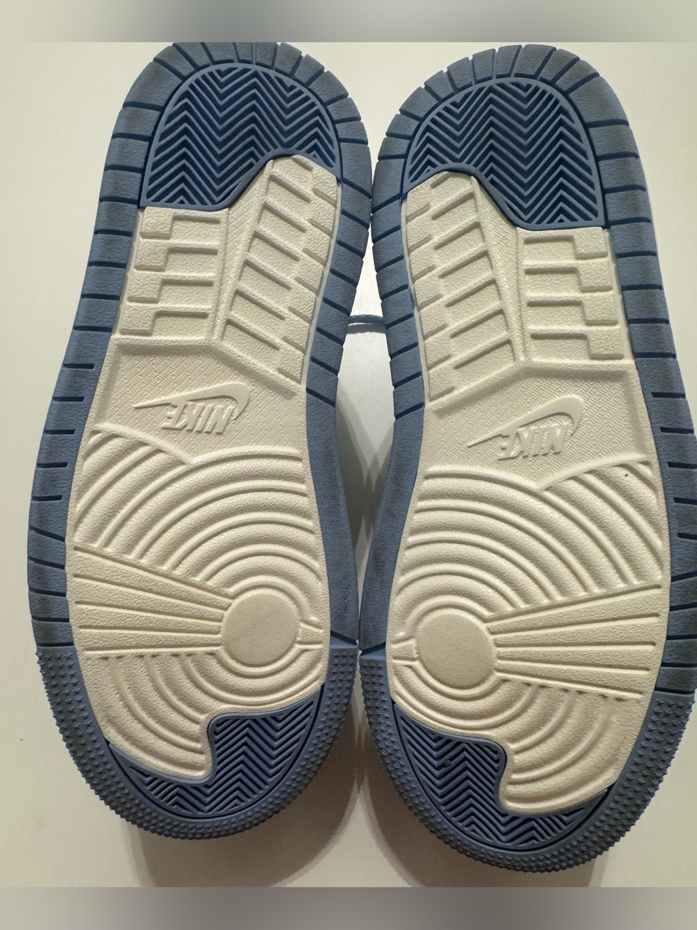 Nike Air Jordan 1 Women's Triple Stack sneakers - Picture 10 of 16